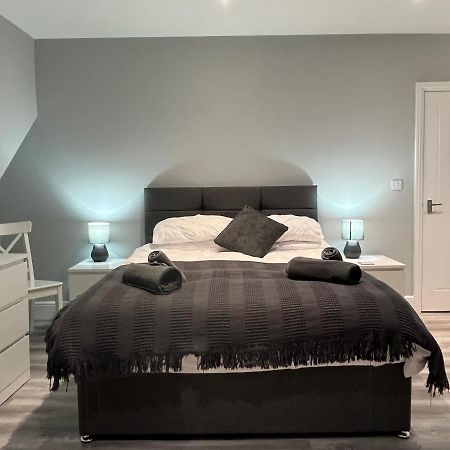 Entire Spacious 4 Bedroom Apartment In 본머스 외부 사진