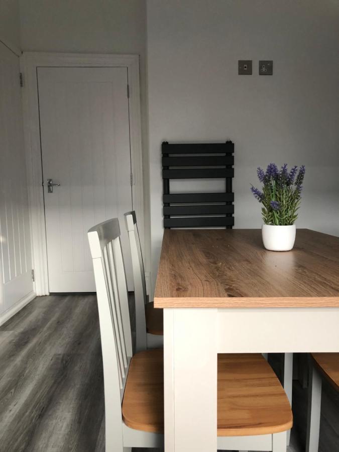 Entire Spacious 4 Bedroom Apartment In 본머스 외부 사진