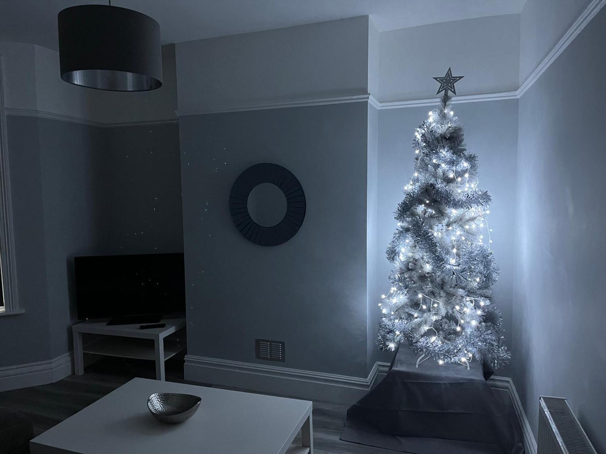 Entire Spacious 4 Bedroom Apartment In 본머스 외부 사진